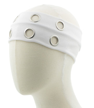 Haarband grote studs wit op een model hoofd