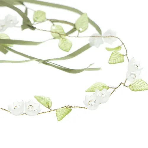Haarketting met witte bloemen en lint